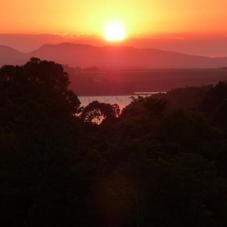 Tinaroo Sunset Retreat Bed and Breakfast Barrine Exteriör bild