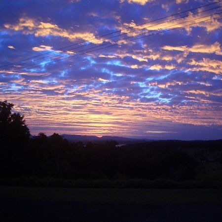 Tinaroo Sunset Retreat Bed and Breakfast Barrine Exteriör bild