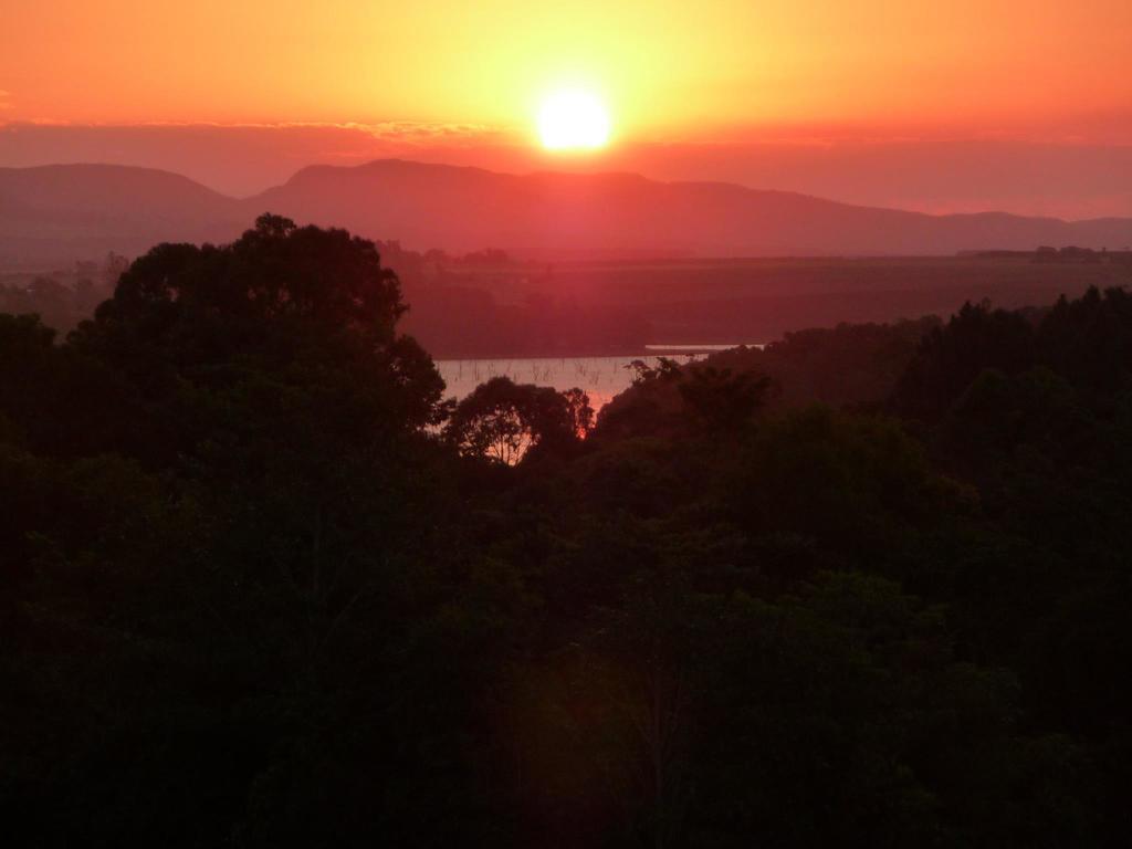 Tinaroo Sunset Retreat Bed and Breakfast Barrine Exteriör bild