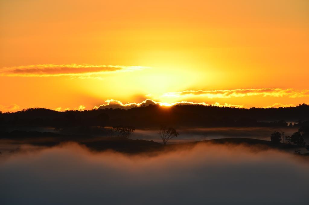 Tinaroo Sunset Retreat Bed and Breakfast Barrine Exteriör bild