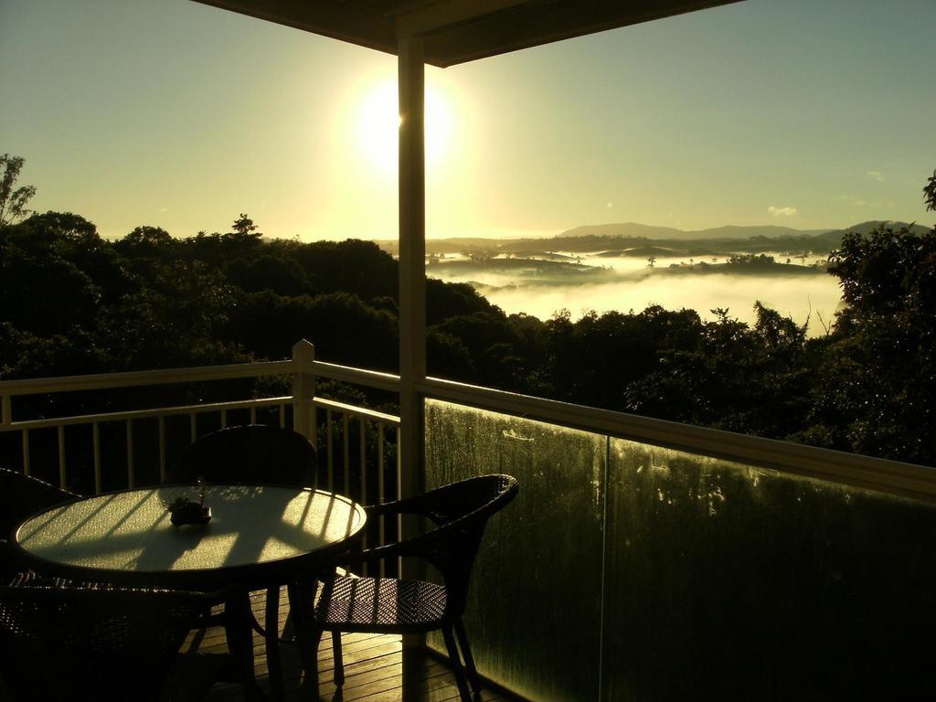 Tinaroo Sunset Retreat Bed and Breakfast Barrine Exteriör bild